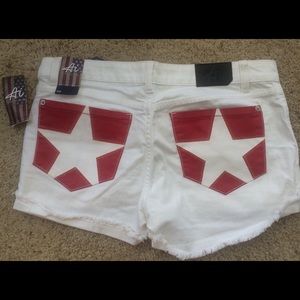 Flag pocket white denim shorts